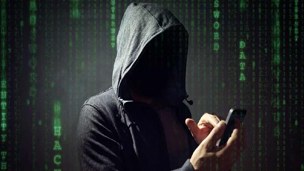 খুন বা ধর্ষণের পর অধিকাংশ সময় অপরাধী প্রমাণ লোপাটে করা চেষ্টা করে। সে ক্ষেত্রে মোবাইল থেকে তথ্য মুছে দেওয়া, হোয়াটসঅ্যাপ বা অন্য কোনও মেসেজিং অ্যাপে বার্তার আদান-প্রদান মুছে দিতে পারে অপরাধী।