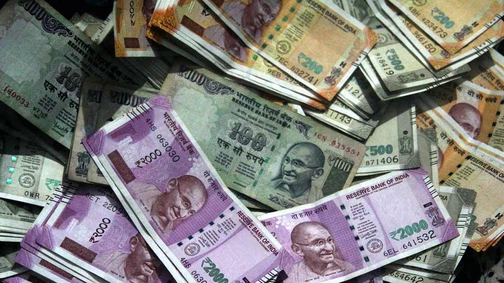 অনেকের মতে, বিনিয়োগকারীরা জেনেবুঝেই টাকা দিয়েছিলেন। এ রকম কোনও শর্ত রাখা উচিত নয় যেখানে ছবি হিট না করলে সেই টাকা আবার ফেরত দিতে হবে। ঝুঁকি নিয়েই তাঁরা বিনিয়োগ করেন।