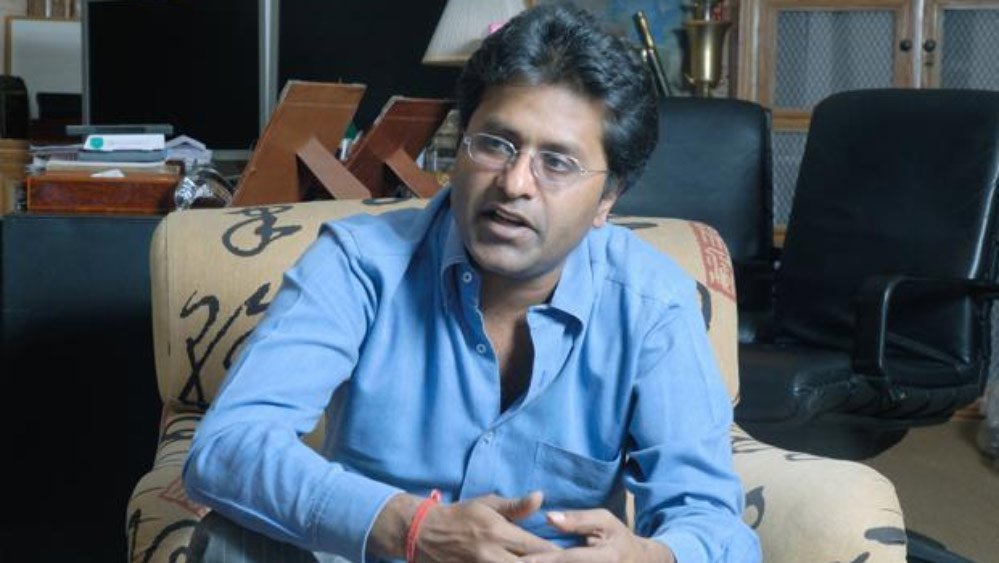 তাঁদের দু’জনের সম্পর্ক নিয়ে যখন বাড়াবাড়ি চলছে, বিরক্ত প্রকাশ করেছেন ললিত। সুস্মিতার সঙ্গে মলদ্বীপ সফর থেকে ফিরে ললিত লেখেন, ‘আমরা কি এখনও মধ্যযুগে বাস করছি? দু’জন মানুষ বন্ধু হতে পারে না? সময় ভাল কাটলে তাদের মধ্যে জাদু কাজ করতে পারে না? মিডিয়া আমাদের এই ভাবে ট্রোল করছে কেন? আমার উপদেশ হল, আপনারা নিজেরা বাঁচুন এবং অন্যদের বাঁচতে দিন। সঠিক খবর লিখুন, গসিপ নয়।’