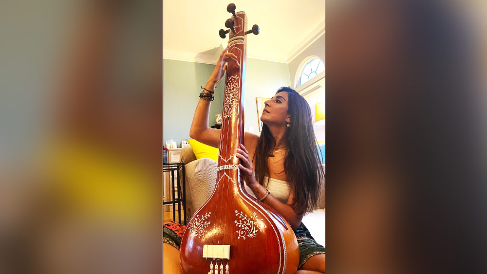 সঙ্গীতের সঙ্গে তাঁর মেলবন্ধনও বহু দিনের। গান ও অভিনয়— দুই জগতের মধ্যেই স্বচ্ছন্দে বিচরণ করেন অভিনেত্রী। তবে, সমস্যা দেখা যায় অন্য জায়গায়।