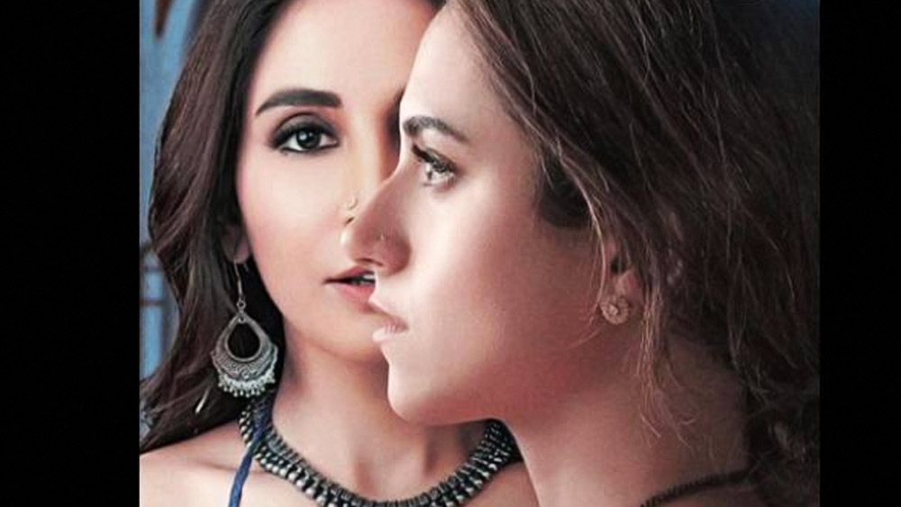 এই নিয়ে ধন্দে থাকাকালীন তিনি বুঝতে পারেন, শুধু পুরুষ অথবা মহিলা নন, রূপান্তরকামীদের প্রতিও আকৃষ্ট হয়ে পড়েন তিনি।