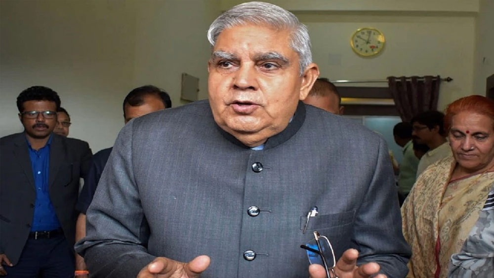  উপরাষ্ট্রপতি বেতন ছাড়াও অনেক সুবিধা পান। বাড়ি, পরিবহণ, চিকিৎসা সংক্রান্ত সব খরচই কেন্দ্রীয় সরকার বহন করে। আবার কখনও উপরাষ্ট্রপতিকে যদি রাষ্ট্রপতির দায়িত্ব পালন করতে হয়, তখন যাবতীয় সুযোগ-সুবিধা ও বেতনও রাষ্ট্রপতির সমান হয়।