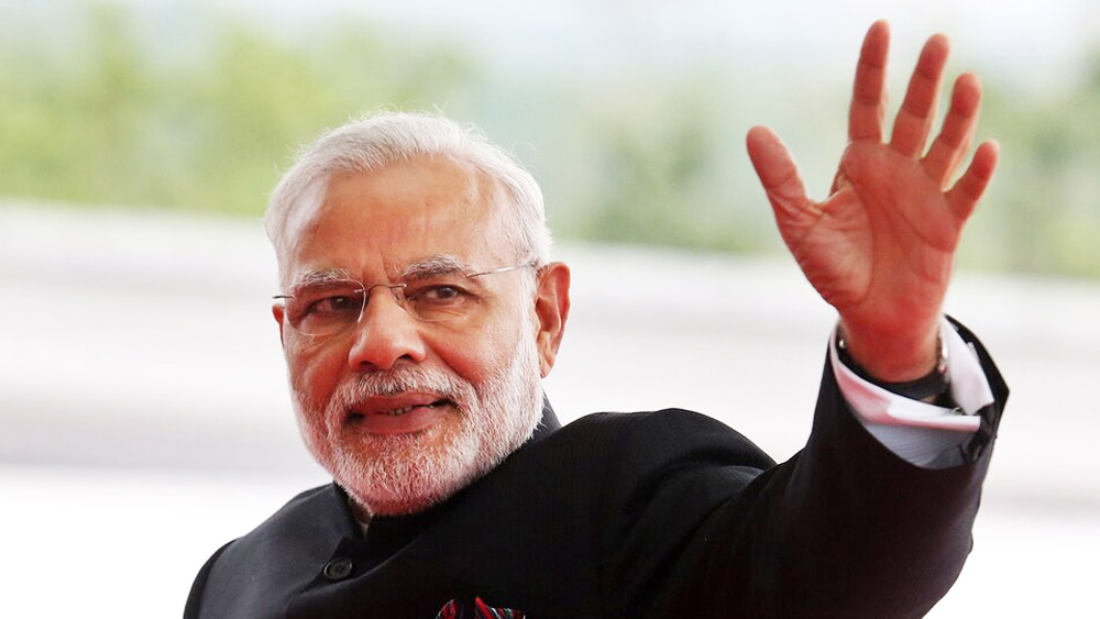 রাষ্ট্রপতি, উপরাষ্ট্রপতি বা রাজ্যপালদের তুলনায় বেতন অনেকটাই কম প্রধানমন্ত্রীর। কেন্দ্রীয় সরকারের নিয়ম অনুযায়ী, প্রধানমন্ত্রীর মূল বেতনও এক জন সাংসদের সমান। কারণ, তিনিও প্রথমে সাংসদ, পরে প্রধানমন্ত্রী। প্রতি পাঁচ বছর অন্তর বদলায় সাংসদদের বেতন ও অন্যান্য ভাতার পরিমাণ।