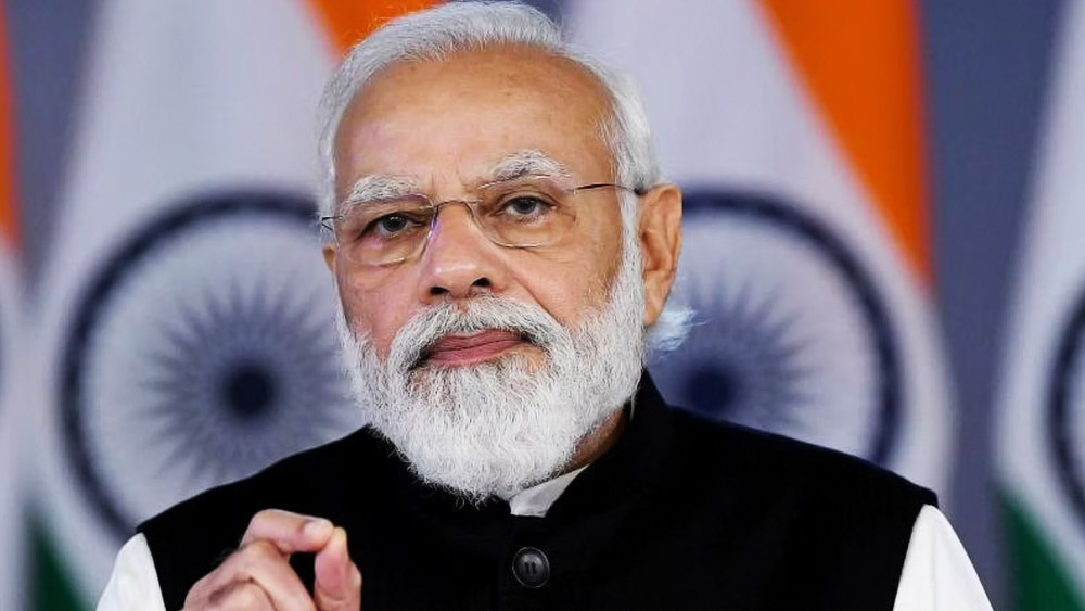 প্রসঙ্গত, করোনাকালে এক বছর প্রধানমন্ত্রী-সহ মন্ত্রিসভার সদস্য কিংবা রাষ্ট্রপতি, রাজ্যপালরাও ৩০ শতাংশ বেতন কম পেয়েছেন। ২০২০ সালের ৬ এপ্রিল সাংসদদের বেতনও কমিয়ে দেয় কেন্দ্রীয় সরকার। ফলে ২০২০ সালের ১ এপ্রিল থেকে এক বছরের জন্য সাংসদদের মাসিক বেতন কমে হয়ে যায় ১ লাখ ৭৩ হাজার টাকা।