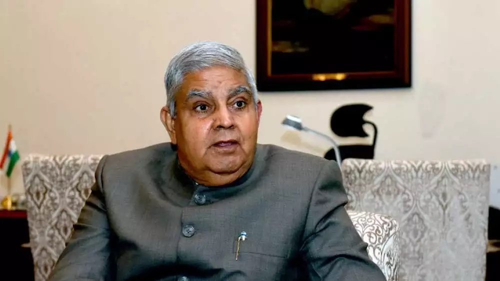 অন্য দিকে,  পশ্চিমবঙ্গের বিরোধী দলনেতা শুভেন্দু অধিকারী মনে করছেন, যোগ্য ব্যক্তিকে মর্যাদা দিয়েছে বিজেপি।