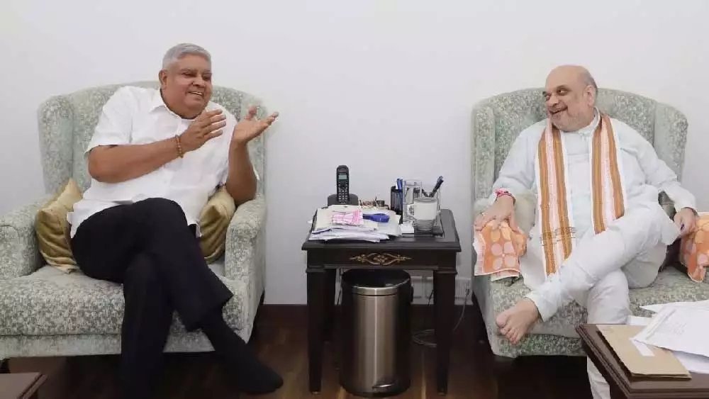 শনিবার কলকাতা পোর্ট ট্রাস্টে অতিথিশালা পরিষদীয় দলের বৈঠক শেষে নন্দীগ্রামের বিজেপি বিধায়ক শুভেন্দু বলেছেন, ‘‘এনডিএ সঠিক ব্যক্তিকে সঠিক জায়গায় দিয়েছে। ওঁর সংবিধান এবং সংসদীয় রাজনীতিতে বিশাল অভিজ্ঞতা রয়েছে। আমরা দেখেছি, তিনি সংবিধান ও আইন গভীর ভাবে জানেন। এমন এক জন প্রাজ্ঞ ব্যক্তিকে ভারতের প্রধানমন্ত্রী নরেন্দ্র মোদীজি ও আমাদের জাতীয় সভাপতি জেপি নড্ডাজি প্রার্থী করেছেন। আমরা ধনখড়জিকে ধন্যবাদ জানিয়ে বিজেপি পরিষদীয় দল প্রস্তাব পাশ করেছি। তাঁকে শুভেচ্ছা জানিয়ে বার্তাও পাঠিয়েছি।’’