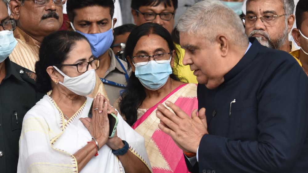 এ বাংলার রাজ্যপালের দায়িত্বভার সামলানোর আগে একাধিক পদে ছিলেন ধনখড়। জনতা দল থেকে বিজেপিতে যোগদানের আগেই অবশ্য কেন্দ্রীয় মন্ত্রী হিসাবে দেখা গিয়েছে তাঁকে।