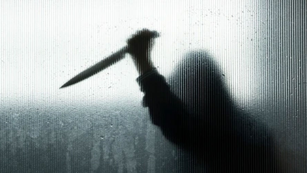 এই পরিস্থিতিতেই নিজের কাকাকে চোখের সামনে খুন হতে দেখেন তিনি। শুধু তা-ই নয়, জার্নালের রিপোর্ট অনুযায়ী জানা যায়, তাঁর এক বন্ধু ওই ব্যক্তির সামনেই তাঁকে নৃশংস ভাবে খুন করে। খুন করার পর মৃতদেহের মাথা, এমনকি যৌনাঙ্গও কেটে ফেলে।