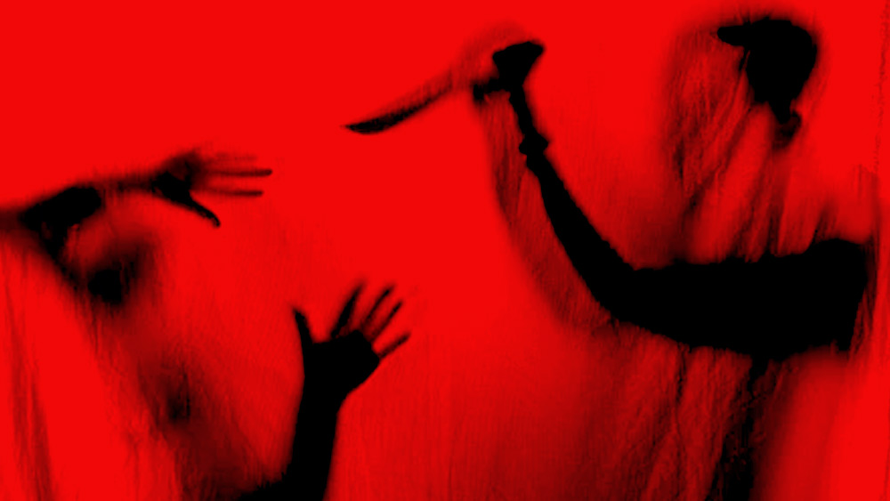 অন্য ব্যক্তিদের আক্রমণ করার সময় নাকি তিনি কিছু বুঝতেই পারেন না। এমনকি তিনি এ-ও বুঝতে পারেন না, কী করে তিনি অন্য জায়গায় পৌঁছে যান। সেই ‘অদৃশ্য’ বন্ধুই নাকি তাঁকে রক্ত খাওয়ার নির্দেশ দেন।