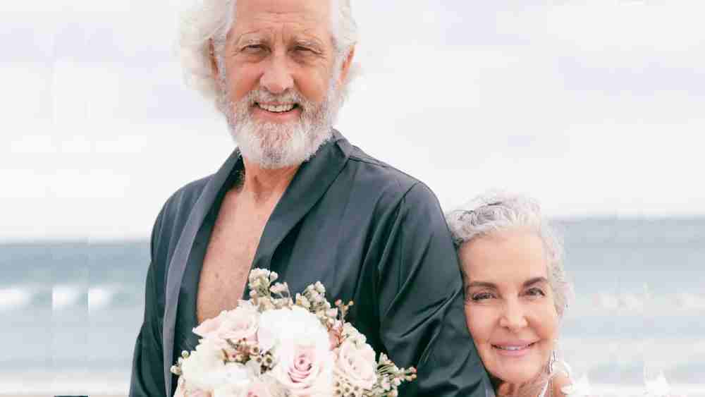 সিন্থিয়ার বয়স ৭০, ক্লার্কের বয়স ৬৯।