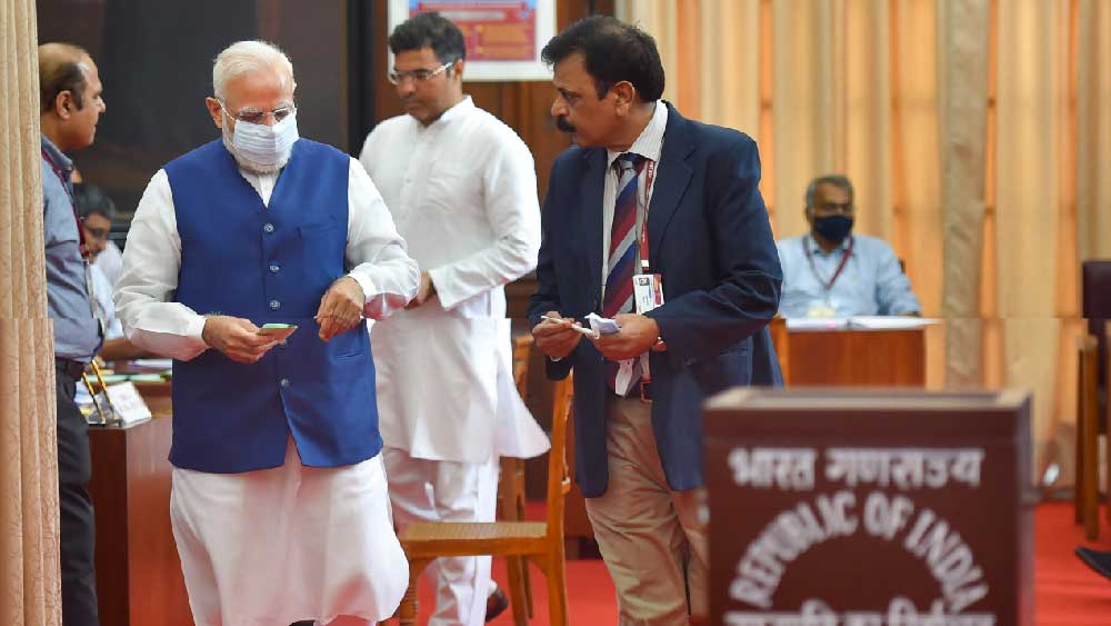 ২০০৪ সাল থেকে শুরু করে মোট চারটি লোকসভা নির্বাচন এবং ১২৭ টি বিধানসভা নির্বাচনে ইভিএম ব্যবহৃত হয়েছে। তবে ভারতের রাষ্ট্রপতি, উপরাষ্ট্রপতি, রাজ্যসভার সদস্য এবং রাজ্য বিধান পরিষদের সদস্যদের নির্বাচন করার জন্য ইভিএম ব্যবহার করা হয় না। 