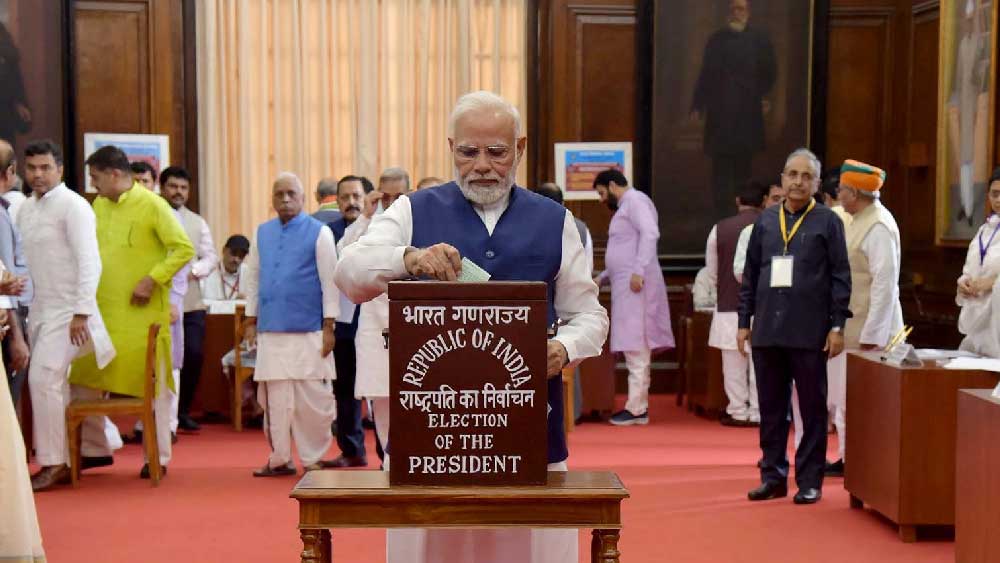 লোকসভা, বিধানসভা, পুরসভা এবং পঞ্চায়েত নির্বাচনে এক জন ভোটার ভোট দিতে পারেন এক জন প্রার্থীকেই। তবে রাষ্ট্রপতি নির্বাচনের ক্ষেত্রে হিসেব কিন্তু এত সোজা নয়।