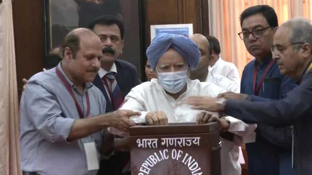 ভোটদাতা প্রথম পছন্দ জানানোর পর তবেই তাঁর ব্যালট পেপার বৈধ বলে গণ্য হয়। ভোটারদের পছন্দ করা বাকি প্রার্থীদের ঐচ্ছিক হিসেবেই ধরা হবে। তবে চাইলে কোনও ভোটাদাতা এক জন প্রার্থীকেও পছন্দের প্রার্থী হিসেবে বেছে নিতে পারেন।