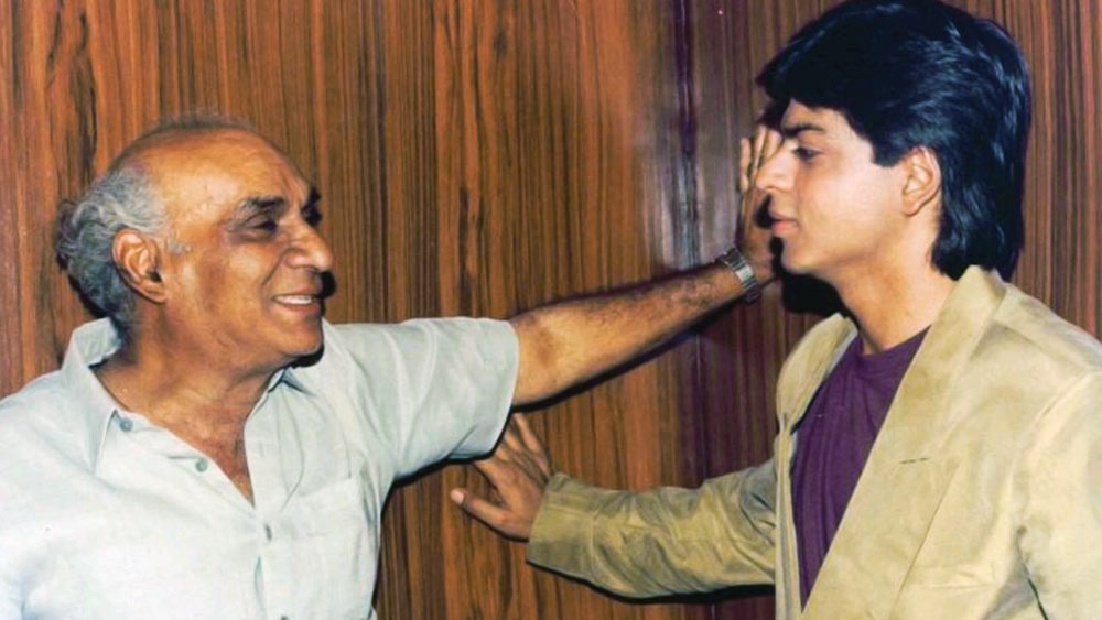 আমির খলনায়কের চরিত্রে অভিনয়ের প্রস্তাব ফিরিয়ে দিলে যশ শেষ পর্যন্ত শাহরুখের কাছে যান। এই চরিত্রে অভিনয় করার সুযোগ পাওয়া মাত্রই কাজ করতে রাজি হয়ে যান তিনি।