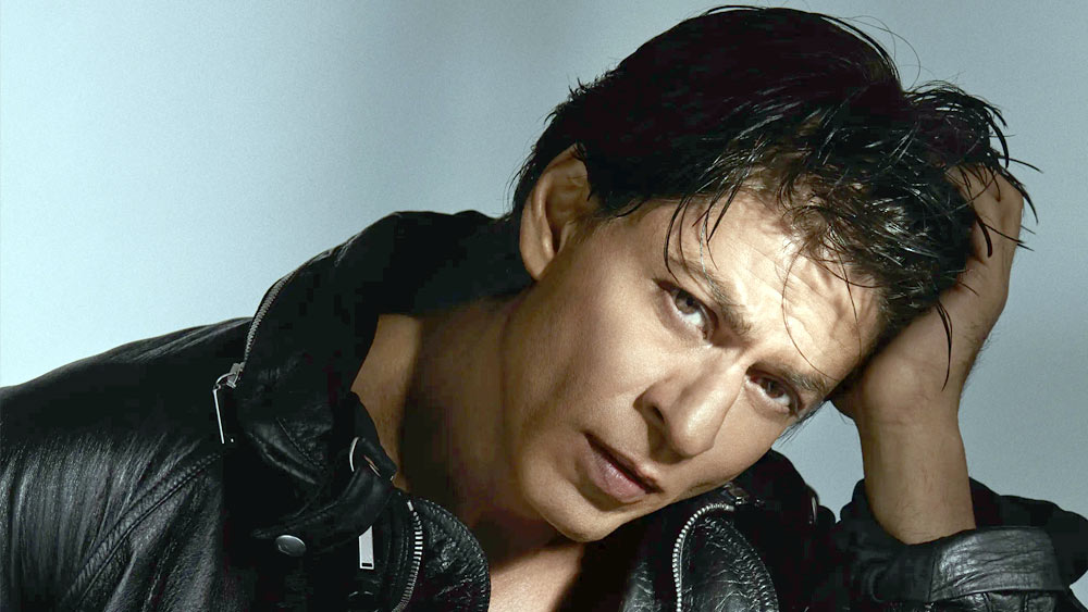 এমন একটি নেতিবাচক চরিত্র এত সাবলীলভাবে শাহরুখ ফুটিয়ে তুলেছিলেন, তাঁর কাছে নায়ক-নায়িকার মূল চরিত্রও ম্লান হয়ে গিয়েছিল। শাহরুখের কর্মজীবনে এই চরিত্রটি একটি মাইলফলক তৈরি করেছিল।