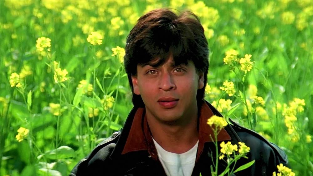 শুধু একটি ছবি-ই নয়, আমির‌ খানের ছেড়ে দেওয়া এমন অনেক চরিত্রে অভিনয় করেই বড়পর্দায় বাজিমাত করেছিলেন ‘কিং খান’। সর্ষের ক্ষেত, তার মাঝে ম্যান্ডোলিন হাতে অভিনেতা— ‘দিলওয়ালে দুলহনিয়া লে জায়েঙ্গে’ ছবির এই দৃশ্যটি মনে করলেই শাহরুখের মুখ চোখের সামনে ভেসে ওঠে।