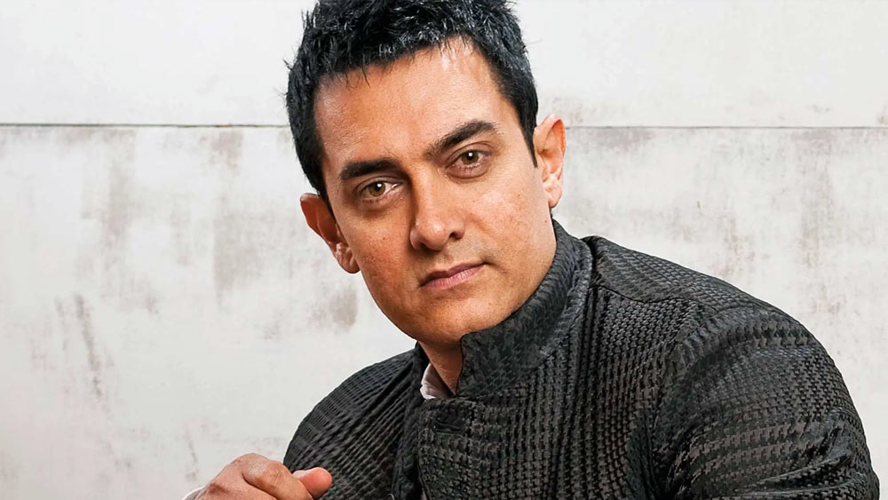 সইফ এই চরিত্রে অভিনয় করতে রাজি ছিলেন না বলে আদিত্য এই ছবির প্রস্তাব নিয়ে যান আমিরের কাছে। কিন্তু অভিনেতা সেই সময় পরিচালক আশুতোষ গোওয়ারিকরের প্রথম ছবি ‘বাজি’র কাজে ব্যস্ত।