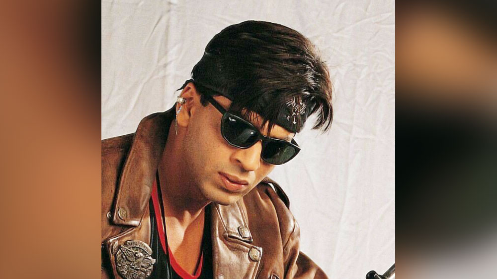 এর পরেই ‘ম্যাক্স’-এর চরিত্রে অভিনয়ের প্রস্তাব নিয়ে যান শাহরুখের কাছে যান মনসুর। বড়পর্দায় রাইসুন্দরীর ভাইয়ের চরিত্রে দুর্দান্ত অভিনয় করেন শাহরুখ। এমনকি, ভারতীয় বক্স অফিসেও ঝড় তুলে সুপার হিট হয় ‘জোশ’ ছবিটি।