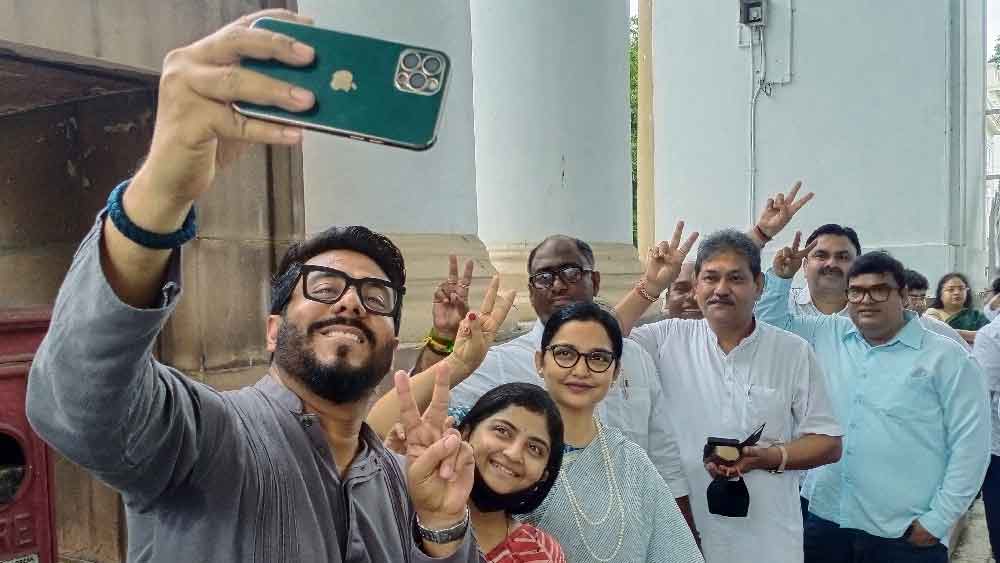 বিধানসভার অলিন্দে তৃণমূল বিধায়কেরা।