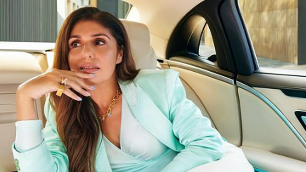 ভারতের নামকরা পত্রিকার কভারের জন্য যে বলি তারকারা ফটোশ্যুট করেন, সেই পোশাকগুলোও ডিজাইন করে দেন অনৈতা। সংবাদ সংস্থা সূত্রে খবর, রেড কার্পেটের জন্যও পোশাক ডিজাইন করেন তিনি।