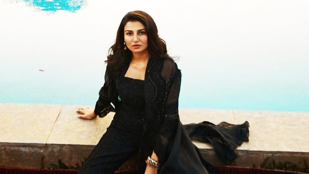 সইফ আলি খান, অদিতি রাও হায়দারি, জাহীর ইকবাল, আলয়া এফ-সহ তারকাদের ফ্যাশন স্টাইলিস্ট হিসাবে কাজ করেন সনম রতনসি। তাঁরা আড়াই লক্ষ টাকা থেকে প্রায় সাত লক্ষ টাকা অবধি উপার্জন করেন।