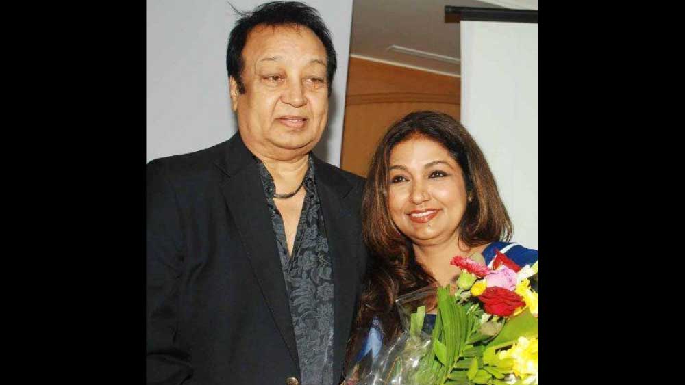 ১৯৮২ সালে ‘দুই পয়সার আলতা’ চলচ্চিত্রে ‘এই দুনিয়া এখন তো আর সেই দুনিয়া নাই’ গানে সঙ্গীত পরিবেশনের জন্য বাংলাদেশের জাতীয় চলচ্চিত্র পুরস্কার পান মিতালি। শেষে ১৯৮২ সালে বিয়ে।  
