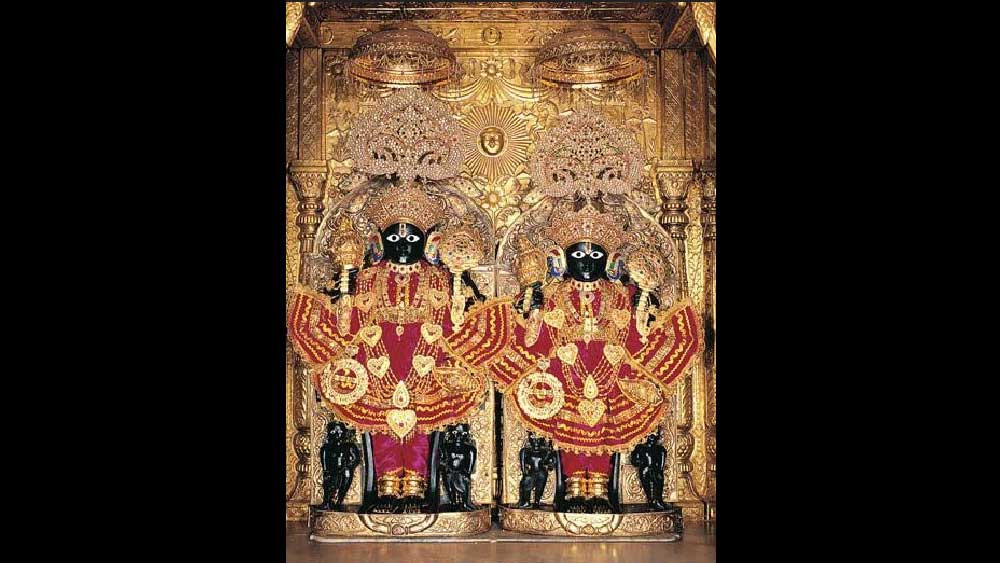  ‘উর্বশী’ শব্দটি ‘ঊরু’ থেকে জাত। ‘দেবী ভাগবত’ অনুসারে উর্বশীর জন্ম হয়েছিল নারায়ণের ঊরু থেকে। ‘ভাগবত পুরাণ’ এই বিষয়ে বিস্তারিত বর্ণনা দেয়। এক সময়ে ধর্ম রক্ষার জন্য বিষ্ণু নর ও নারায়ণ নামের দুই পুরষের অবতারে অবতীর্ণ হন। তাঁরা সন্ন্যাস ব্রত ধারণ করে কঠোর তপস্যা শুরু করেন।