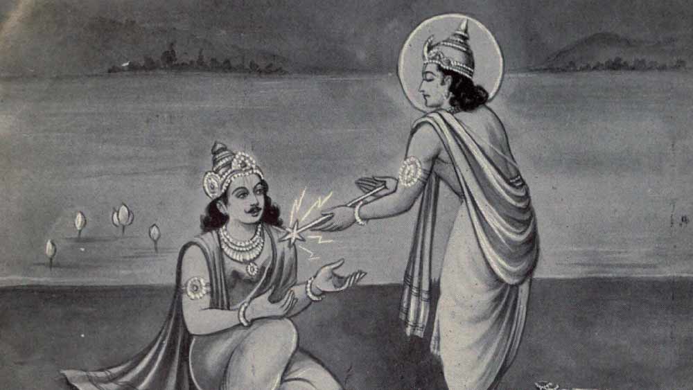 উর্বশীর উল্লেখ মহাভারতে বিস্তারিত ভাবে রয়েছে। মহাভারতের বনপর্বে মহাদেব, বরুণ, কুবের ও যমের কাছ থেকে বিভিন্ন দিব্যাস্ত্র প্রাপ্ত হওয়ার পর অর্জুন অস্ত্র প্রার্থনা করলেন ইন্দ্রের কাছে। ইন্দ্র তাঁকে দেবলোকে নিমন্ত্রণ করলেন এবং সেখানেই তাঁকে দিব্যাস্ত্র প্রদান করবেন বলে জানালেন।