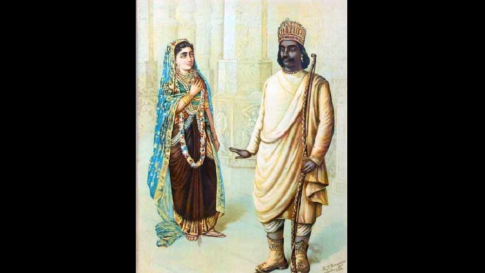 ইন্দ্র-প্রেরিত রথে চড়ে অর্জুন দেবলোকে গেলেন। সেখানে ইন্দ্রের কাছে বিভিন্ন প্রকার অস্ত্র শিক্ষা করে পাঁচ বছর অতিবাহিত করেন। অর্জুনের সেই সময়ে উর্বশী ও অন্য অপ্সরাদের নৃত্য দেখার সৌভাগ্য হয়। এই অপ্সরামণ্ডলীর মাঝে উর্বশীর দিকে অর্জুন বেশ কয়েক বার দৃষ্টিপাত করায় ইন্দ্র সে কথা গন্ধর্ব চিত্রসেনকে জানান। চিত্রসেন ছিলেন অর্জুনের নৃত্য, গীত ও বাদ্যের গুরু। তিনি উর্বশীকে জানান যে, অর্জুন তাঁর প্রতি আসক্ত হয়ে পড়েছেন এবং তাঁর প্রতি মিলনাকাঙ্ক্ষা ব্যক্ত করেছেন।