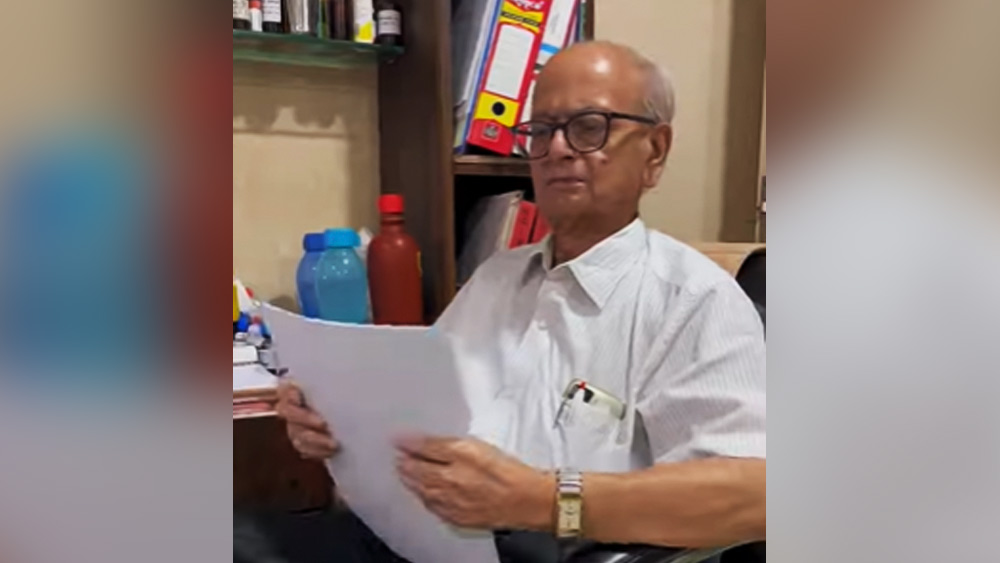 কোনও কিছুতেই চুল পড়ার সমস্যা মিটছে না। এই অবস্থায় নানাজির শরণাপন্ন হন তাঁর মেয়ে।