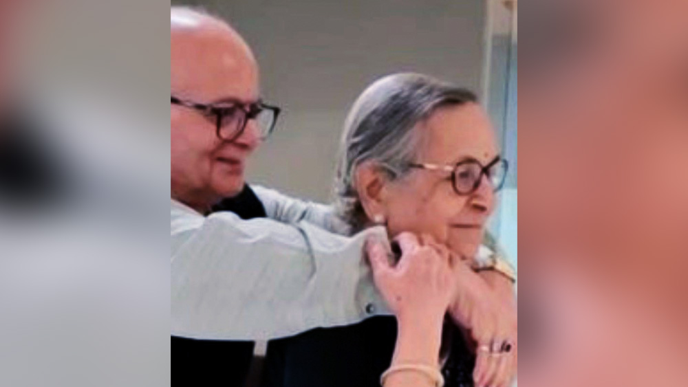 প্রায় এক বছর ধরে এ বিষয়ে পড়াশোনা করার পর আয়ুর্বেদিক তেলের একটি মিশ্রণ বানান। তাতেই বাজিমাত হয়। এর পরই স্ত্রীর সঙ্গে আলোচনা করে সিদ্ধান্ত নেন,  ‘হেয়ার কেয়ার কোম্পানি’ তৈরি করবেন।