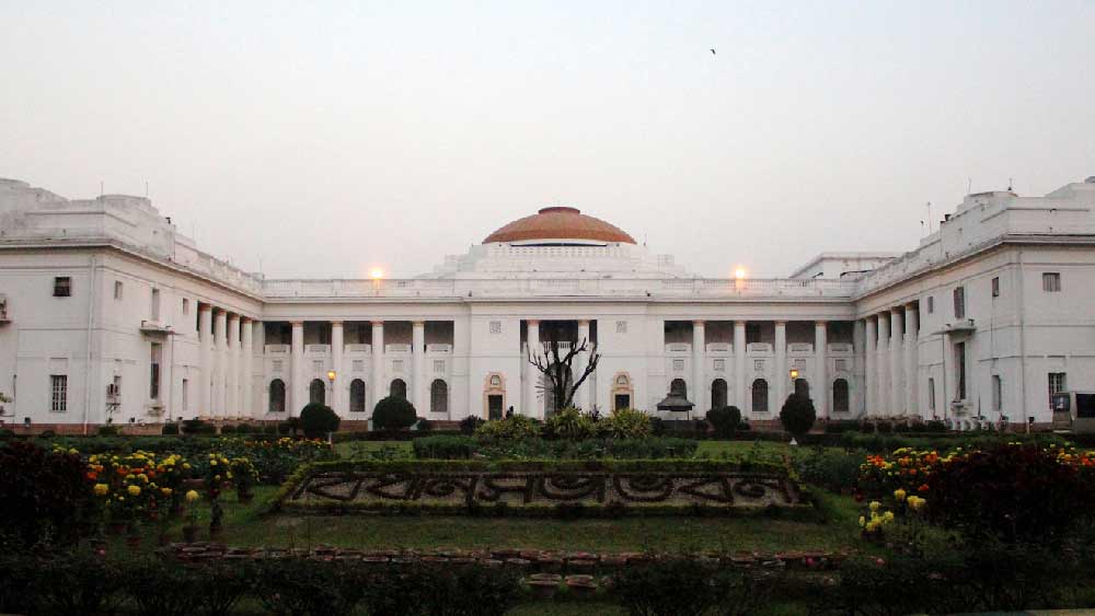 অন্য দিকে, দিল্লি, ত্রিপুরা, পশ্চিমবঙ্গ এবং কেরলের বিধায়কদের মাসিক বেতন তুলনামূলক ভাবে অনেকটাই কম। এঁদের প্রত্যেকেরই বেতন ৫০ থেকে ৯০ হাজার টাকার মধ্যে। তবুও এই রাজ্যগুলির বেশ কিছু বিধায়ক বেতন বাড়াতে বলার বিপক্ষে।