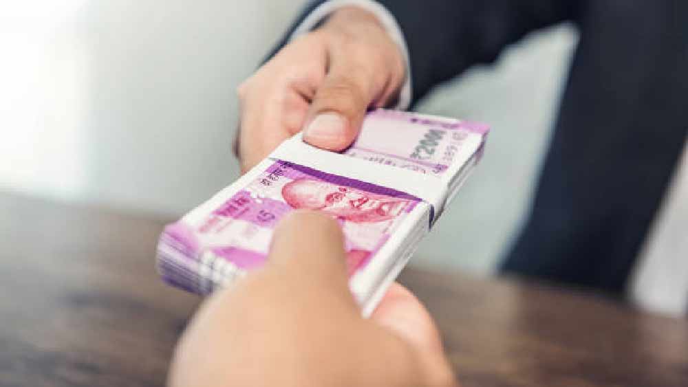 এমন কিছু রাজ্য এবং কেন্দ্রশাসিত অঞ্চল আছে, যেখানে বিধায়কদের ফোন, বিদ্যুৎ বিলের খরচ-সহ অন্যান্য বিভিন্ন খরচ মূল বেতনের বাইরে রাখা হয়।