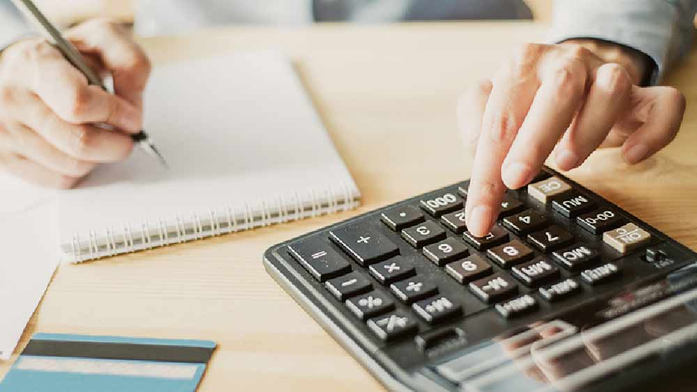 এক জন বিধায়ক নির্বাচনী কেন্দ্র এবং তার বাইরে যাতায়াতের জন্য নির্দিষ্ট কিছু ভাতা পেয়ে থাকেন। ব্যক্তিগত সচিব এবং বাড়ি ভাড়া-বাবদ ভাতা পান বিধায়করা। তবে প্রাথমিক ভাবে বিধায়কদের নিজেদেরই এই টাকা দিতে হয়। পরে এই টাকা তাঁদের ফেরত দিয়ে দেওয়া হয়।