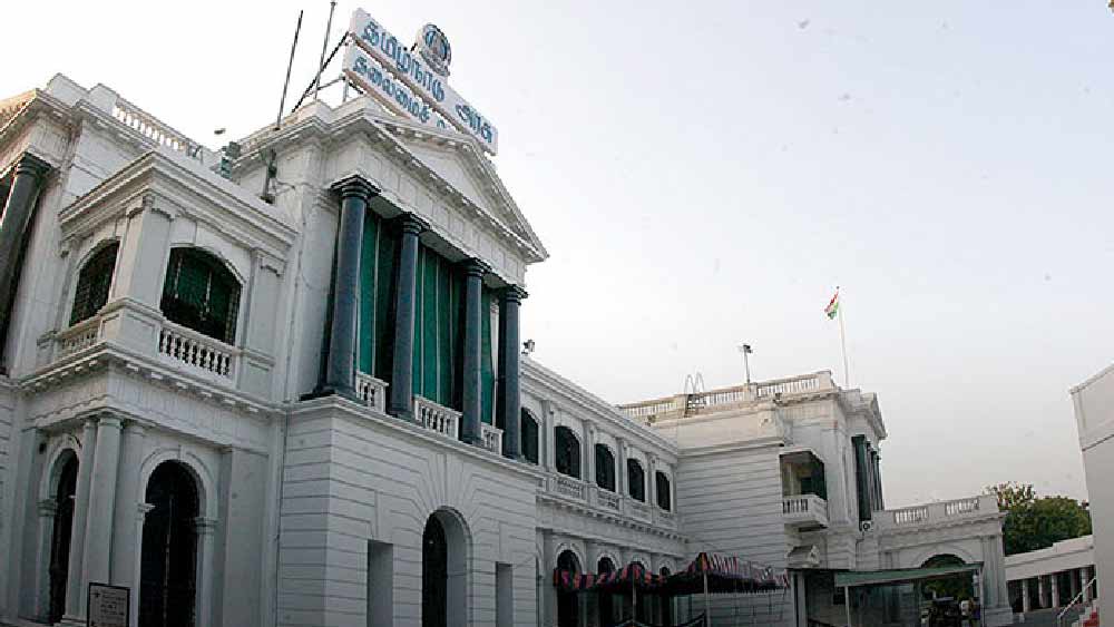 বিধায়কের মাসিক মূল বেতন ৫৫ হাজার টাকা। কিন্তু ফোন, যানবাহন এবং অন্যান্য বিভিন্ন ভাতা মিলিয়ে সেই টাকা দাঁড়ায় লক্ষাধিক।