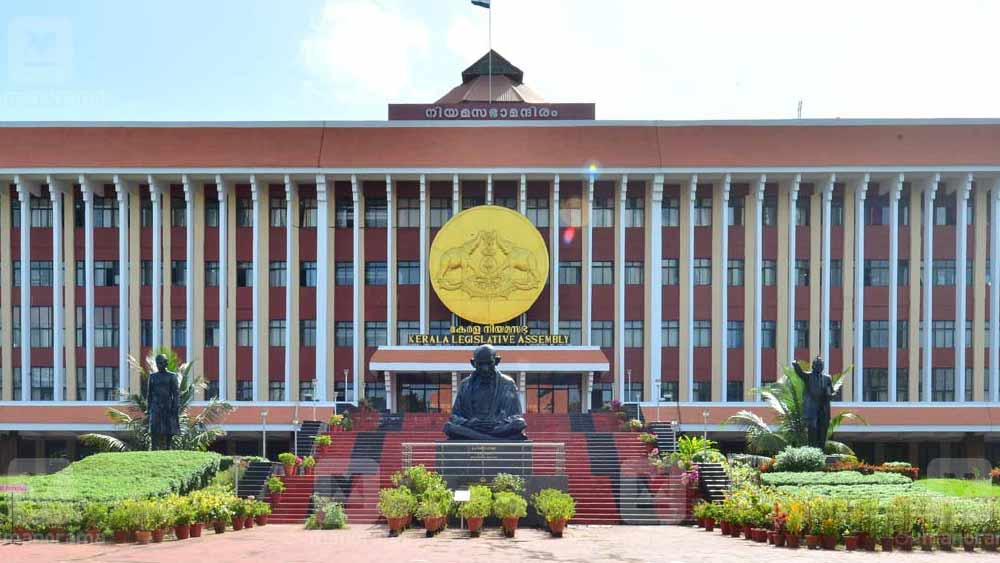 কেরলের এক বিধায়কের মূল বেতন দাঁড়ায় দু’হাজার টাকা। তবে সমস্ত ভাতা যোগ করে মোট বেতন হয় ৫০ থেকে ৭০ হাজার টাকা। আবার অসমের এক বিধায়কের মূল বেতন ৮০ হাজার টাকা। ভাতা যোগ করে তাঁর বেতন বেড়ে হয় ১ লক্ষ ২০ হাজার টাকা।