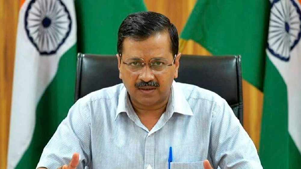 অন্য দিকে, ২০১৩ সালে আম আদমি পার্টি (আপ)-র নেতা সোম দত্ত পাকাপাকি ভাবে রাজনীতিতে যোগ দিয়ে ব্যাঙ্কের চাকরি ছেড়ে দেন। ব্যাঙ্কে কাজ করে সে সময় তিনি মাসিক বেতন পেতেন ৪৫ হাজার টাকা।