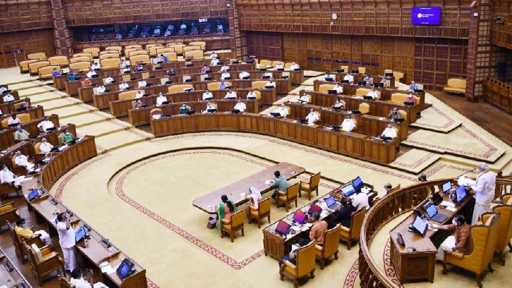 কেরলে কুন্দারা আসনের কংগ্রেস বিধায়ক পিসি বিষ্ণুনাধ এক সংবাদমাধ্যমকে জানান, তিনি কলেজ জীবন থেকেই ছাত্র রাজনীতির সঙ্গে যুক্ত। দল তাঁকে পরে বিশ্বাস করে প্রার্থী করেন। বিষ্ণুনাধ আরও জানান, ২০০৬ সালে তিনি প্রথম বিধায়ক হন। কিন্তু তার আগে তাঁর কাছে অর্থ উপার্জনের অন্য উপায় ছিল না। তাঁর স্ত্রী একটি প্লে স্কুল চালিয়ে সংসারের খরচ চালাতেন।