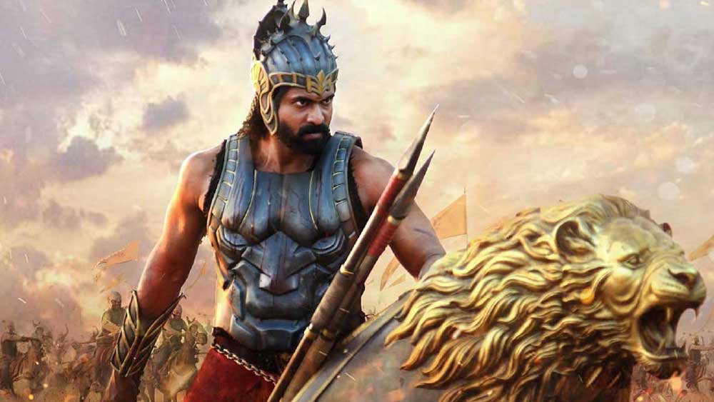 ‘বাহুবলী’ সিনেমায় যে বিরাট বড় স্বর্ণমূর্তি দেখানো হয়েছিল, তার কথা মনে পড়ে? প্রজাদের অনেকেই দড়ি দিয়ে টেনে মূর্তিটিকে দাঁড় করানোর চেষ্টা করছিল। কিন্তু তারা এই চেষ্টায় ব্যর্থ হয়। শেষে বাহুবলী এসে সকলের সঙ্গে হাত মেলায়।