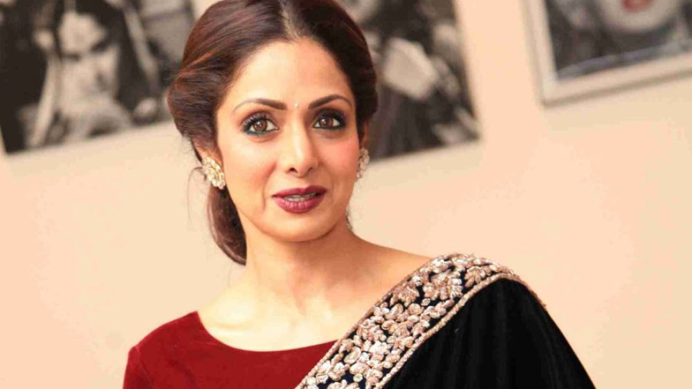 ‘নাগিনা’ ছবিতেও একই ধাঁচের নৃত্য পরিবেশন করেছিলেন শ্রীদেবী। সরোজই সেই নাচ শিখিয়েছিলেন শ্রীদেবীকে। দুই অভিনেত্রীর নাচের মুদ্রা যাতে এক রকম না হয়ে যায়, সে বিষয়ে সচেতন ছিলেন সরোজ।