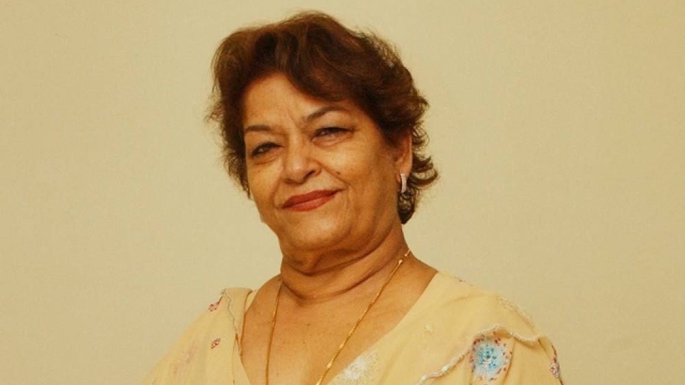 অভিনেত্রীকে সরাসরি নির্দেশ দেন সরোজ, তাঁকে শ্যুটিং করতেই হবে। একেই রিহার্সালে অনুপস্থিত থেকে ঠিক করেননি রেখা। তার উপর শ্যুটিং না করলে রেখার কেরিয়ারে কোনও ক্ষতি হবে না, বরং এর প্রভাব পড়বে সরোজের কর্মজীবনে। সরোজ এ কথাও জানতেও চান যে, তাঁর সঙ্গে এমন আচরণ করার কারণ কী?