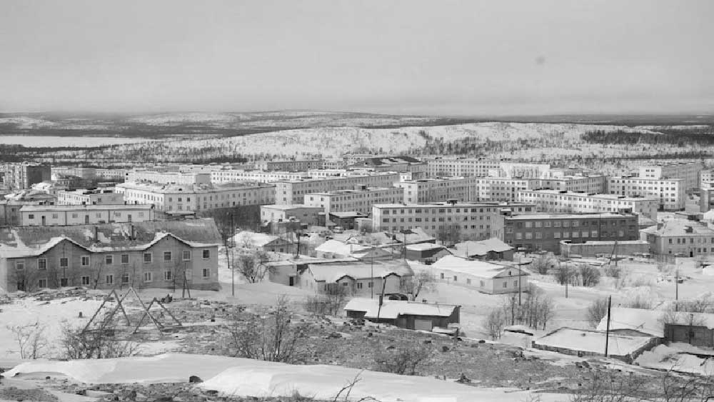 বাগ্‌দান অনুষ্ঠানের পর প্রায় ৩২ কিলোমিটার ঘোড়ায় চড়ে তাসখন্দের উদ্দেশে রওনা দেন ১২০ জন কনেযাত্রী। বিয়ের মূল অনুষ্ঠান হওয়ার কথা ছিল সেখানেই।