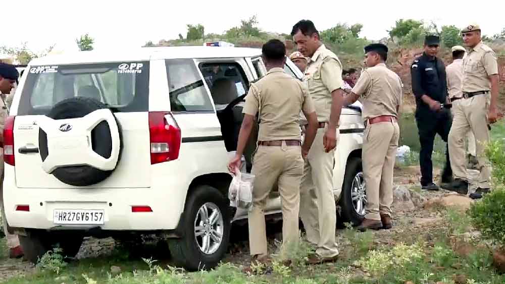 সুরেন্দ্র প্রথমে পশুপালন দফতরের ক্লাস্টার সুপারভাইজার হিসাবে কাজ করেন। ১৯৯৩ সালে হরিয়ানা পুলিশে পরীক্ষা দেন এবং ১৯৯৪ সালে এএসআই পদে চাকরিতে যোগ দেন। ২০১৪ পর্যন্ত কুরুক্ষেত্রের যমুনানগরে কর্মরত ছিলেন তিনি। 