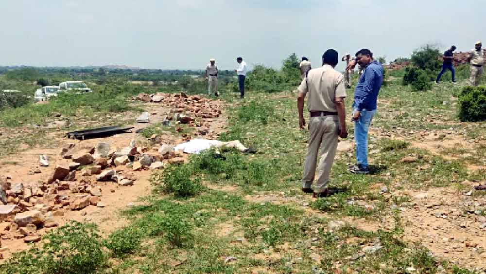 ২০১২ সালে ডিএসপি পদে উন্নীত হন সুরেন্দ্র। বছর দুয়েক আগেই গুরুগ্রামে বদলি হয়েছিলেন তিনি। আগামী ৩১ অক্টোবর তাঁর চাকরির মেয়াদ শেষ হত। গত ফেব্রুয়ারিতে সুরেন্দ্রর মা মন্নী দেবী এবং মার্চ মাসে বাবা অগ্রসেনের মৃত্যু হয়। 