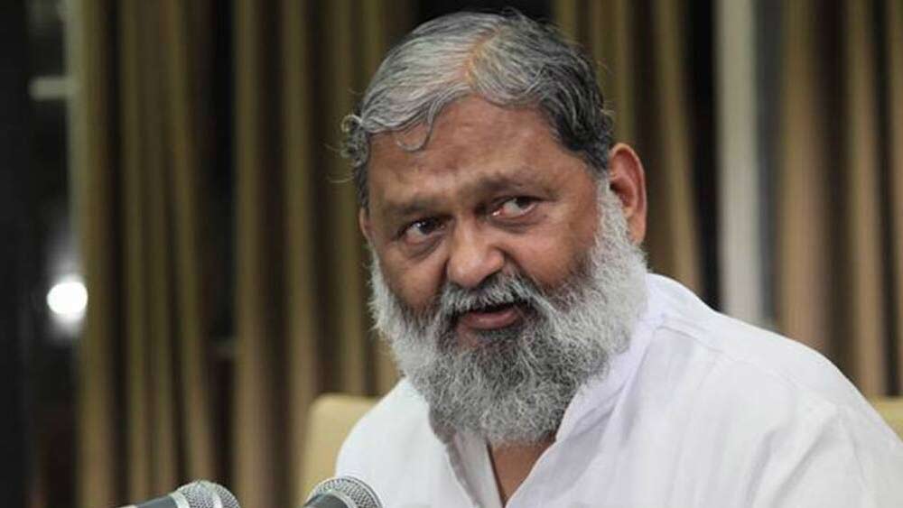 হরিয়ানার স্বরাষ্ট্রমন্ত্রী অনিল বিজ বলেছেন, “অভিযুক্তদের বিরুদ্ধে কঠোর পদক্ষেপ করা হবে।” অন্য দিকে খনিমন্ত্রী মূলচাঁদ শর্মা রাজ্যবাসীর উদ্দেশে বলেন, “মুখ্যমন্ত্রী মনোহরলাল খট্টর এবং আমার উপর ভরসা রাখুন। অভিযুক্তদের কঠোর শাস্তির ব্যবস্থা করবই।” ডিএসপি সুরেন্দ্রর শেষকৃত্য হবে তাঁর পৈতৃক গ্রাম সারঙ্গপুরে।