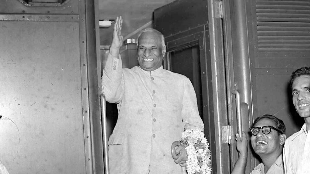 ১৯৬৯ সালে রাষ্ট্রপতি নির্বাচনে মোট বৈধ ভোট ছিল ৮ লক্ষ ২৫ হাজার ৫০৪টি। ইন্দিরা সমর্থিত নির্দল প্রার্থী গিরি পেয়েছিলেন ৪ লক্ষ ২০ হাজার ৭৭টি। অর্থাৎ, প্রায় ৫০.৯ শতাংশ।