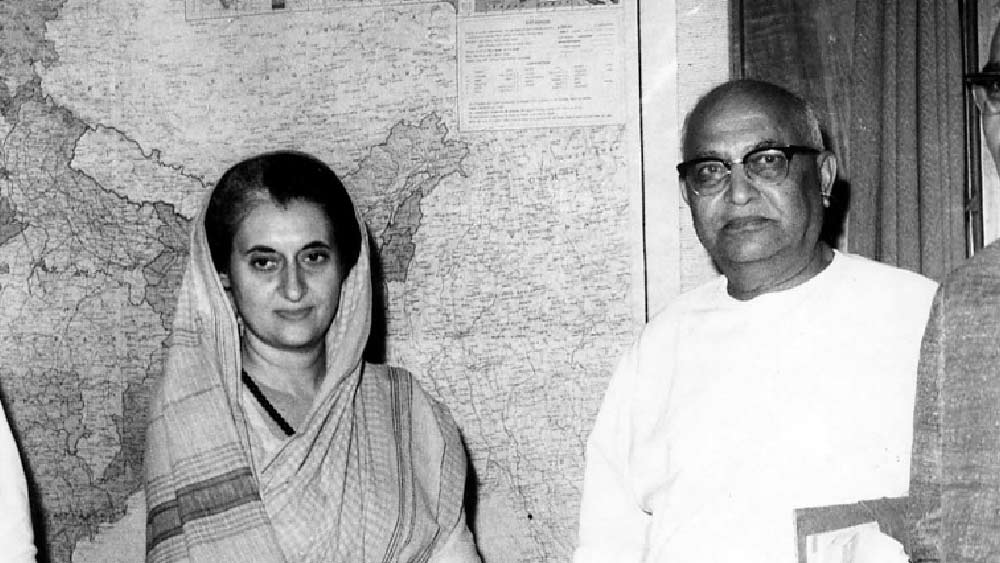 রাষ্ট্রপতি নির্বাচনে ভিভি গিরির জয়ের পর ইন্দিরাকে বহিষ্কার করেন তৎকালীন কংগ্রেস সভাপতি নিজলিঙ্গাপ্পা। পরিণামে ভাঙন ধরে কংগ্রেসে। পরবর্তী কালে ইন্দিরা গোষ্ঠী কংগ্রেসের মূল অংশ হিসাবে প্রতিষ্ঠিত হয়েছিল।