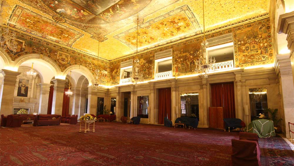 রাষ্ট্রপতি বেতন পান মাসিক ৫ লাখ টাকা। ২০১৭ সাল পর্যন্ত এর পরিমাণ ছিল দেড় লাখ টাকা। কেন্দ্রীয় সরকার সপ্তম বেতন কমিশন কার্যকরের পরে রাষ্ট্রপতি থেকে প্রধানমন্ত্রী, রাজ্যপালদেরও বেতন বাড়ায়।