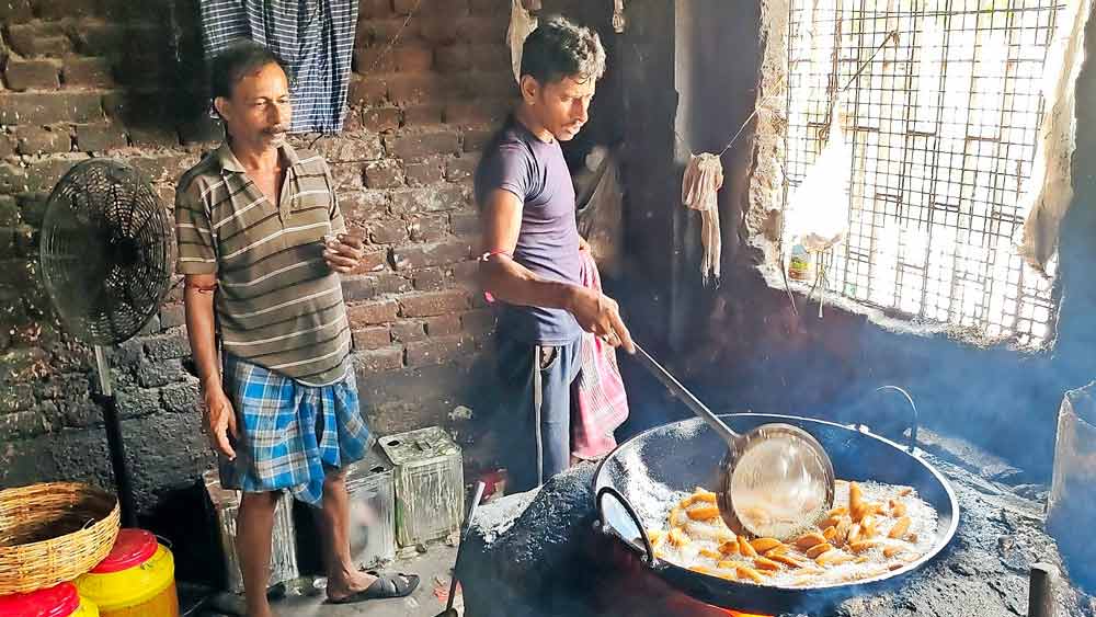 জোরকদমে ল্যাংচা তৈরি শক্তিগড়ে।