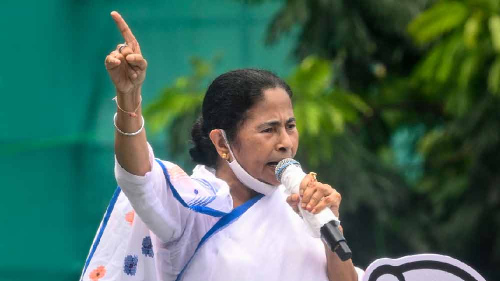 বিজেপি গরিষ্ঠতা না পেলেই এক হবে সবাই, মমতা কি ভোটের পরে জোটের বার্তা দিলেন? 